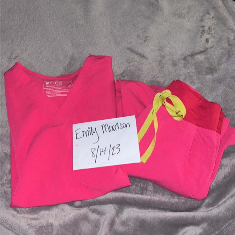 FIGS Set. Hot pink